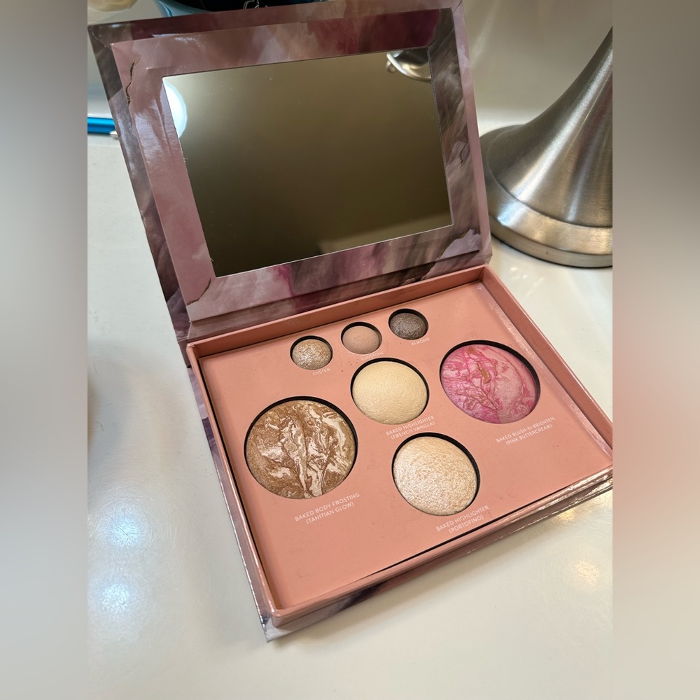 Laura Geller Baked full face basics